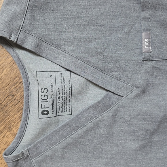FIGS Gray Women's Scrubs Shirt Technical Collection Sz S - Picture 2 of 6